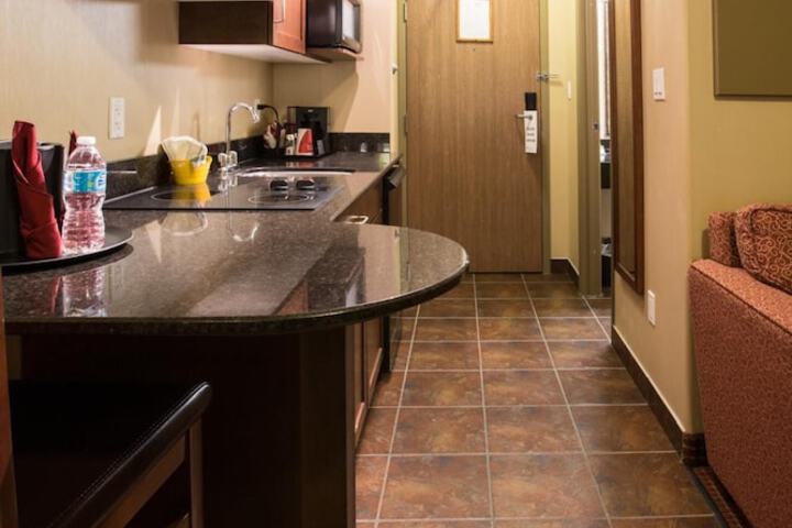Merit Hotel & Suites