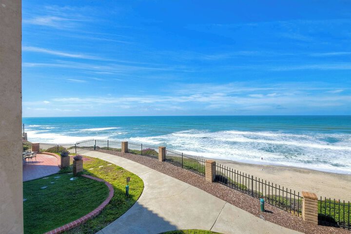 Solana Sunset Stunning Beachside Retreat for 4!