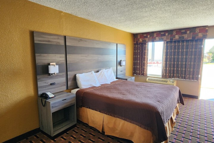 Super 7 Inn