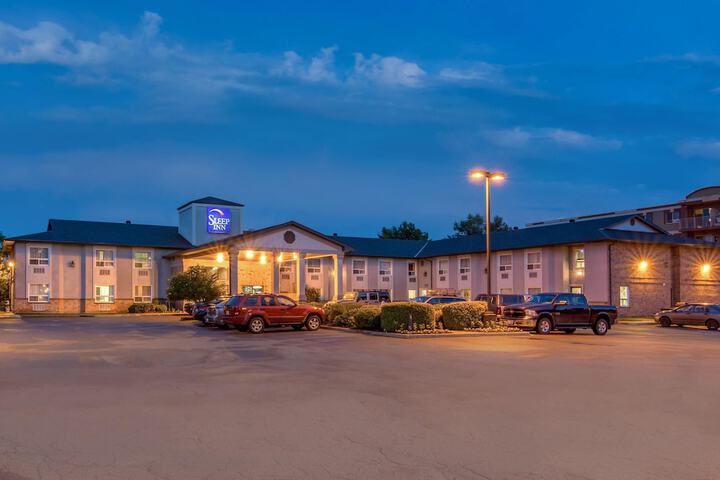 Hotel 2 of 50