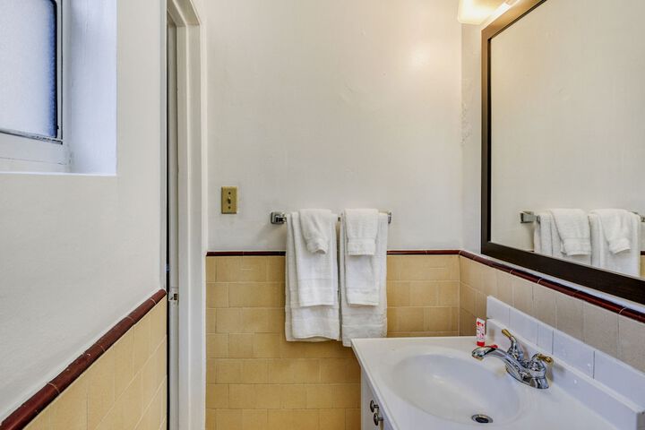 Room 16 of 19