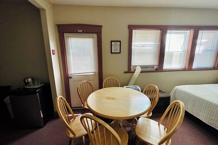 Room 104 of 167