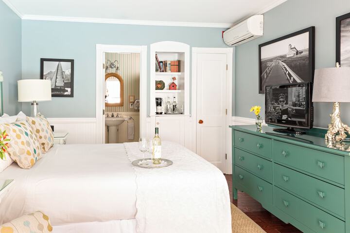 Brass Key Guesthouse - Adults Only