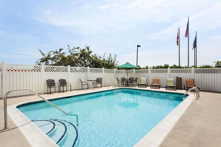 Country Inn & Suites by Radisson Bel Air / Aberdeen, MD
