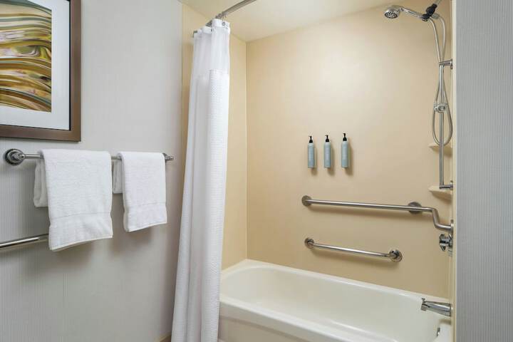 Courtyard by Marriott Akron Stow