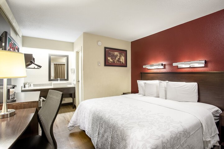 Red Roof Inn PLUS+ Boston - Framingham