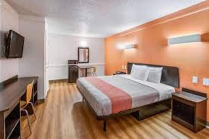 Room 14 of 30
