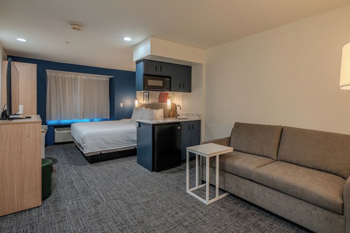 Room 6 of 20