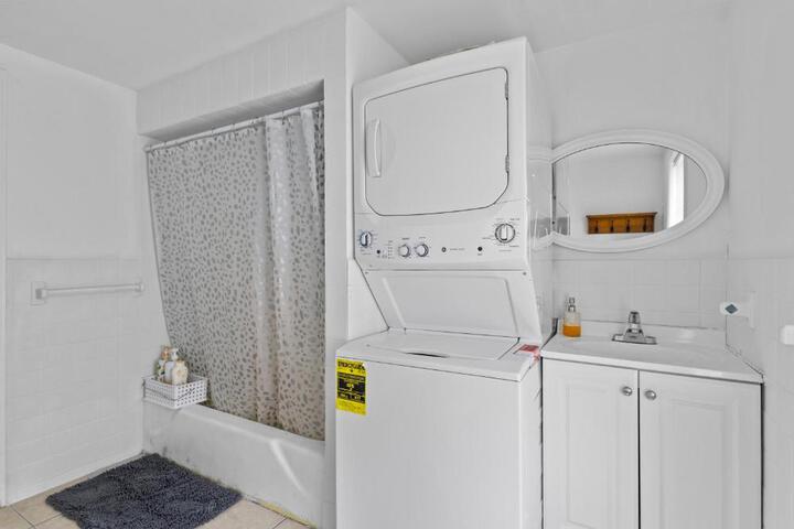 17-19Cozy & Spacious 6BR home in Malden with window AC and free parking