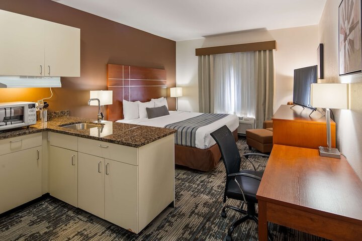 Room 9 of 14