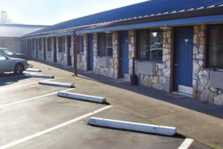 Towne and Country Motel