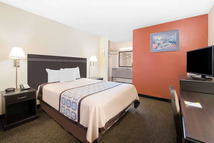 Room 16 of 32