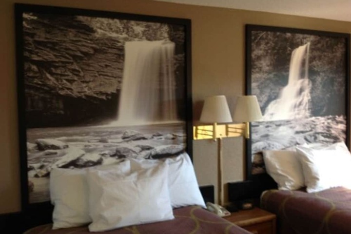 Room 16 of 28