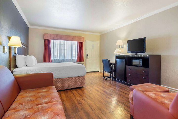 Room 19 of 40