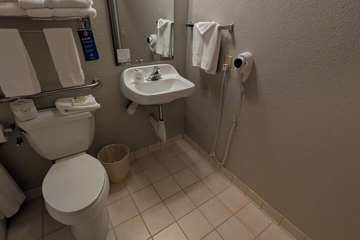 Days Inn & Suites by Wyndham Castle Rock
