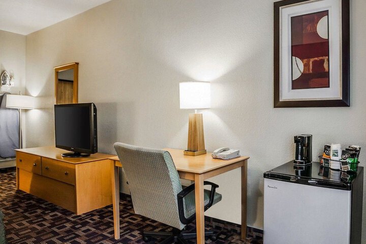 Room 13 of 32
