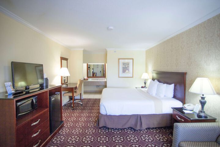 Room 10 of 76