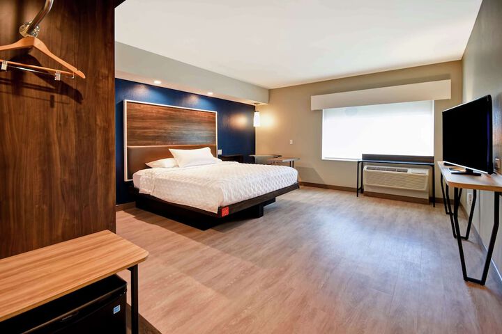 Room 13 of 40