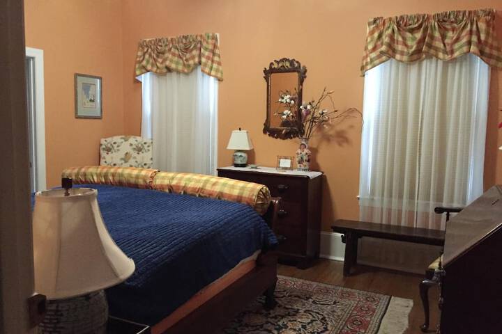 Room 28 of 69