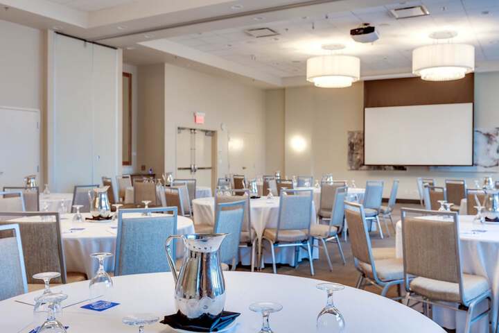 Four Points by Sheraton Kelowna Airport