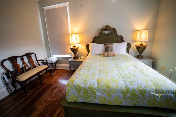 Oaak Tree Hotel