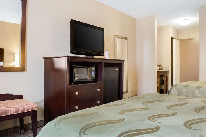 Room 28 of 39
