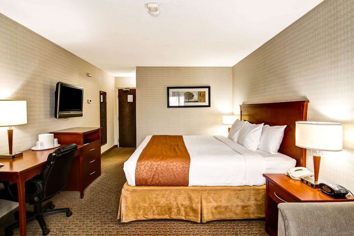 Room 4 of 33