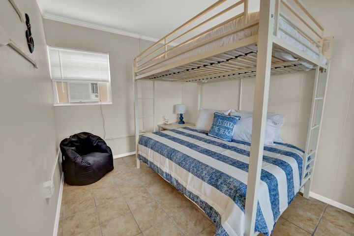Room 33 of 61