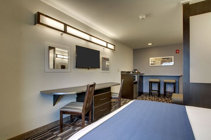 Room 11 of 37