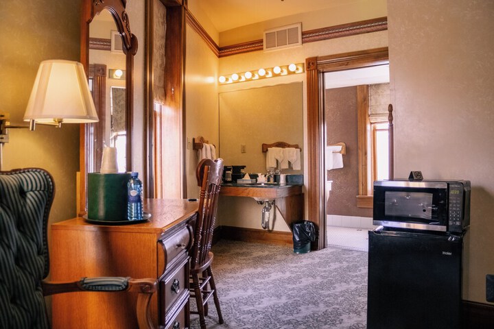 The Historic Bullock Hotel