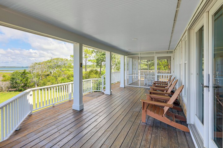 Waterfront Home w / Screened Porch & Sunsets
