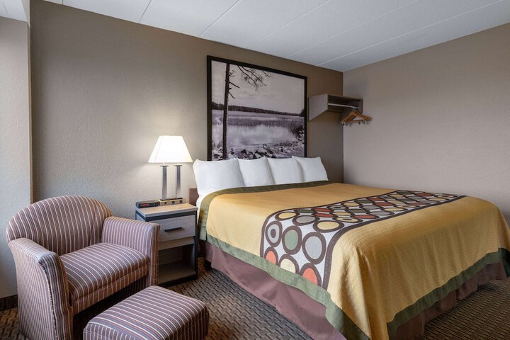 Room 10 of 27