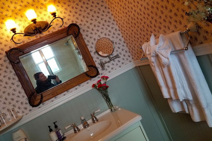 Room 68 of 132