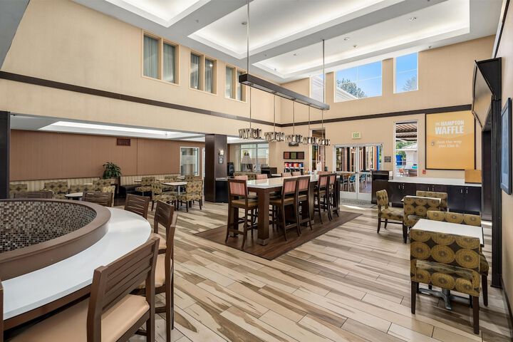 Hampton Inn & Suites Seattle-North / Lynnwood