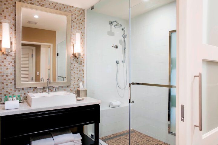 Playa Largo Resort & Spa Autograph Collection