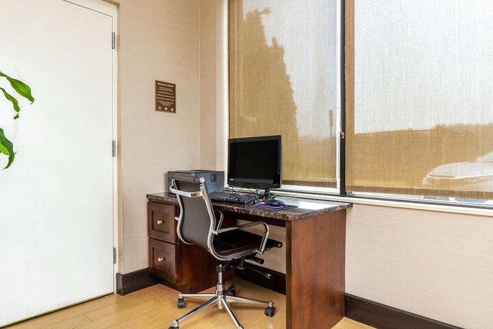 Business Center 70 of 71
