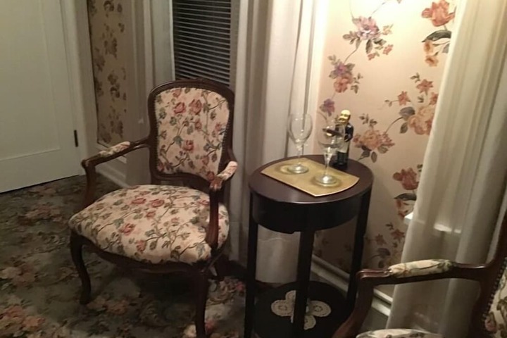 Room 68 of 76