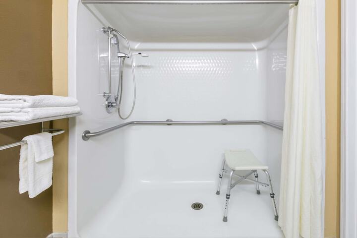 Room 8 of 32