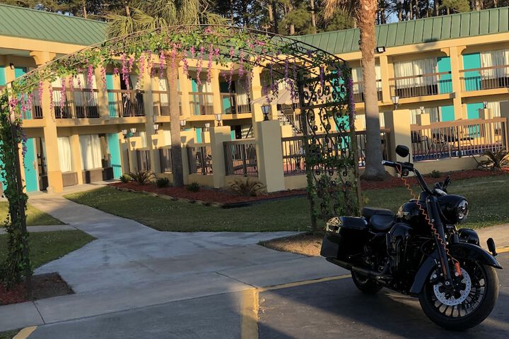 Hotel Exterior 88 of 110