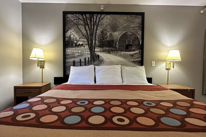 Room 7 of 32