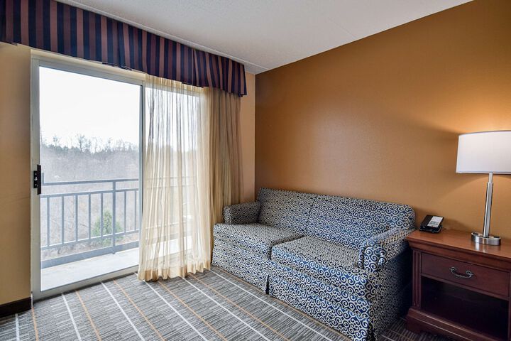 Room 10 of 32