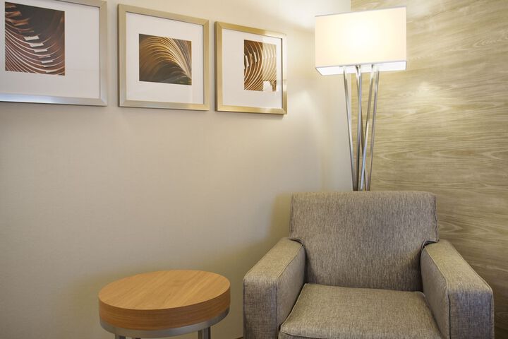 Room 10 of 32