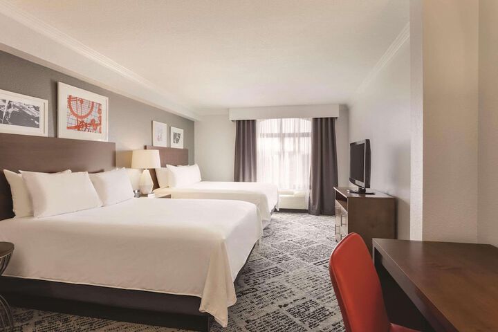 Room 10 of 27