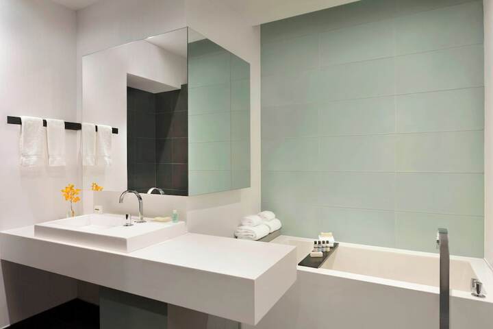 Hotel PUR Quebec a Tribute Portfolio Hotel