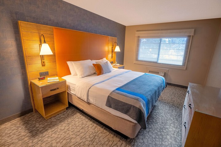 Room 34 of 142