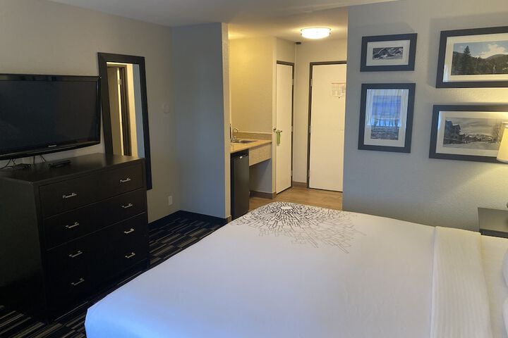 Room 11 of 37