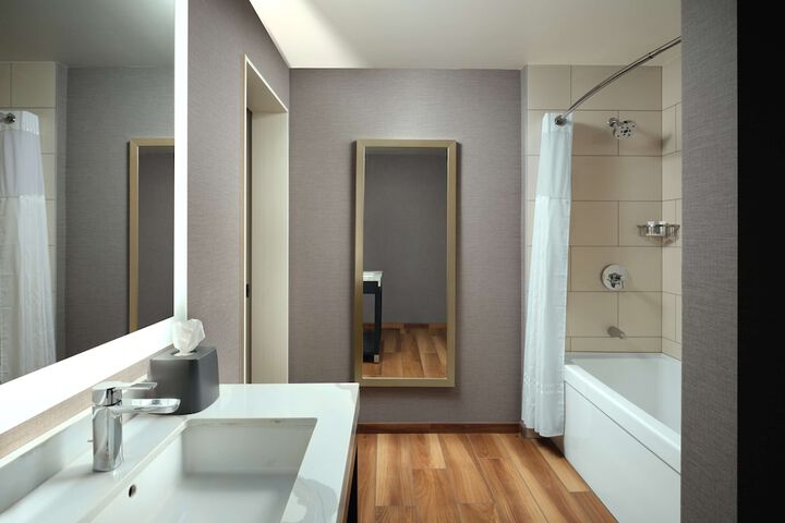 Room 26 of 46