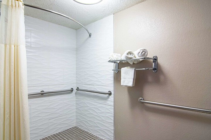 Room 35 of 46