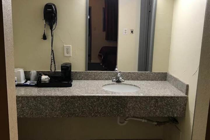 Room 5 of 8