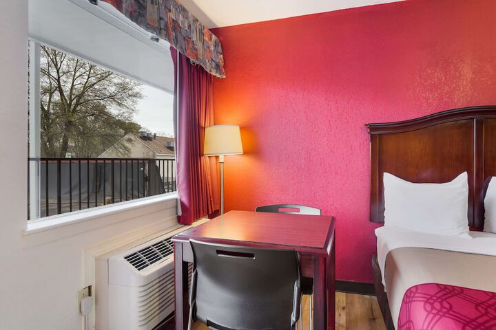Room 9 of 26